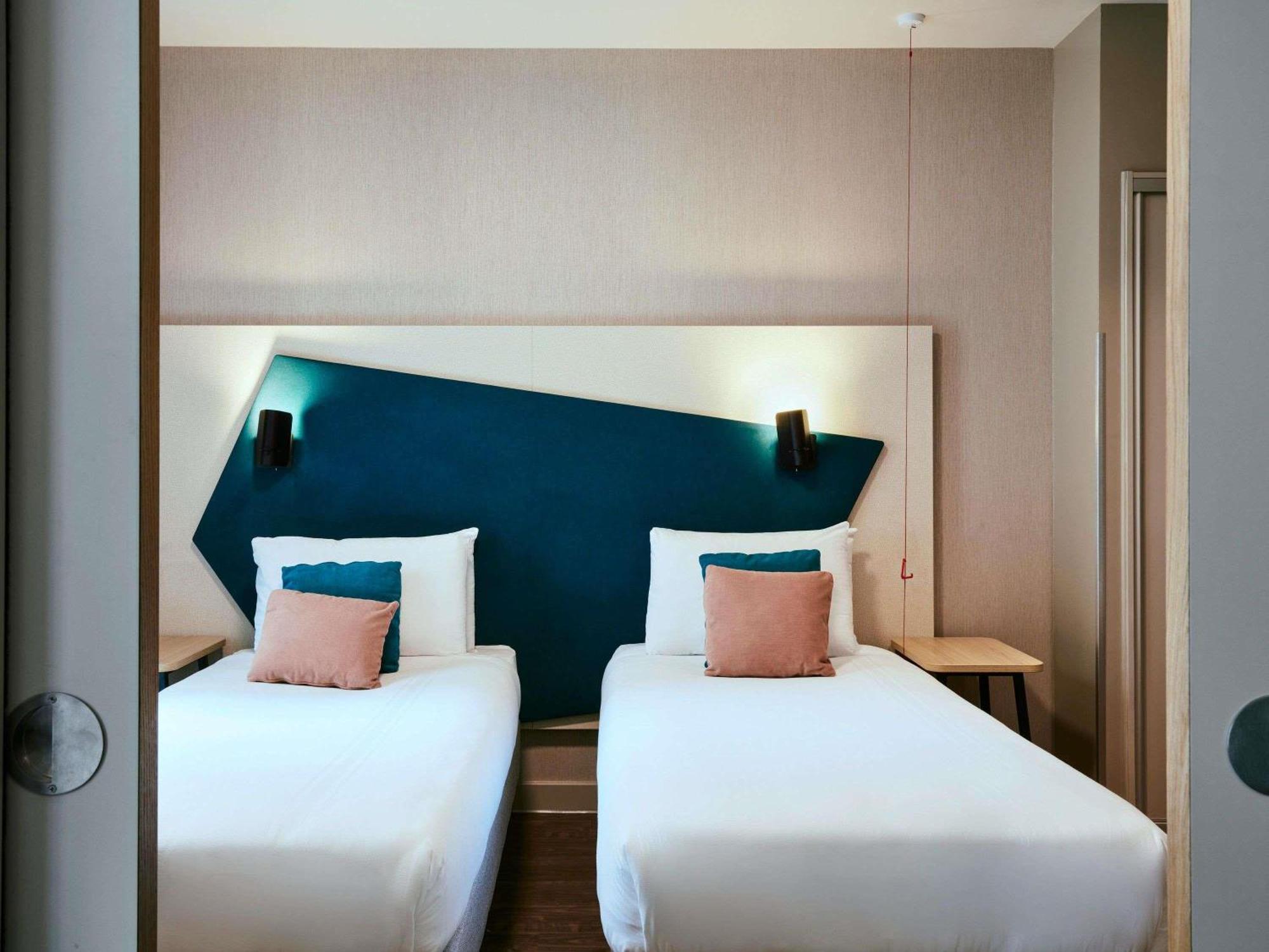 One Bedroom Apartment Two Single Beds